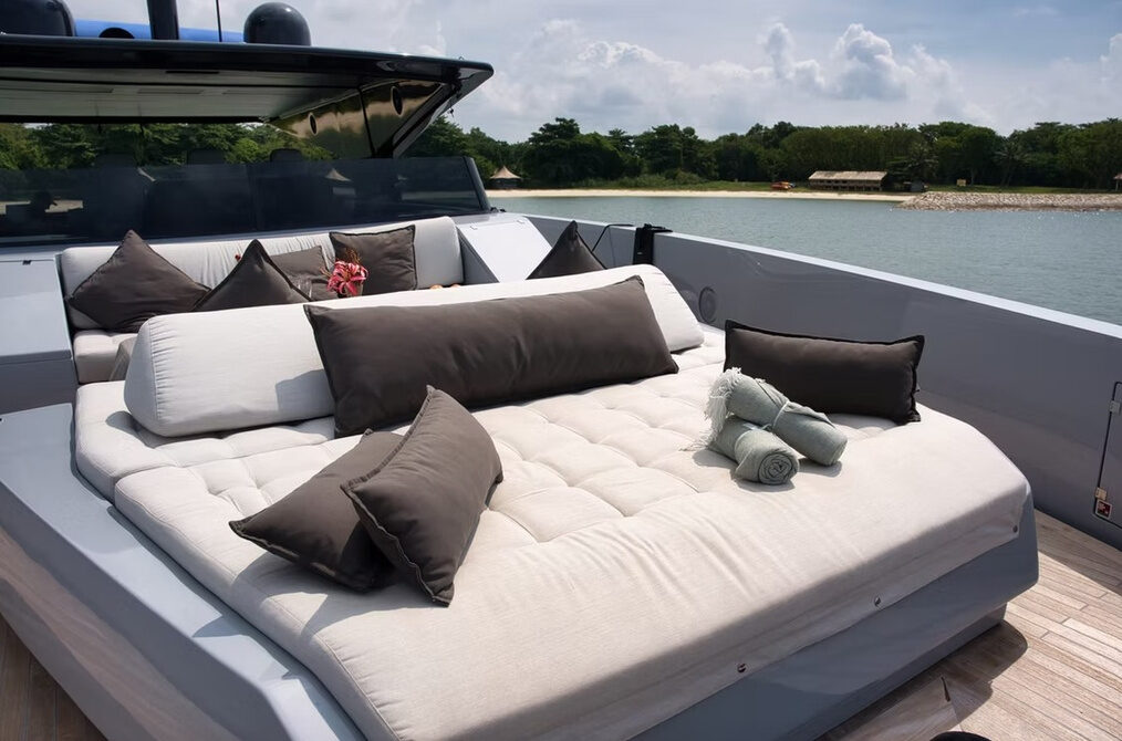 The Manda 72 Luxury Motor Yacht — Avelis Singapore