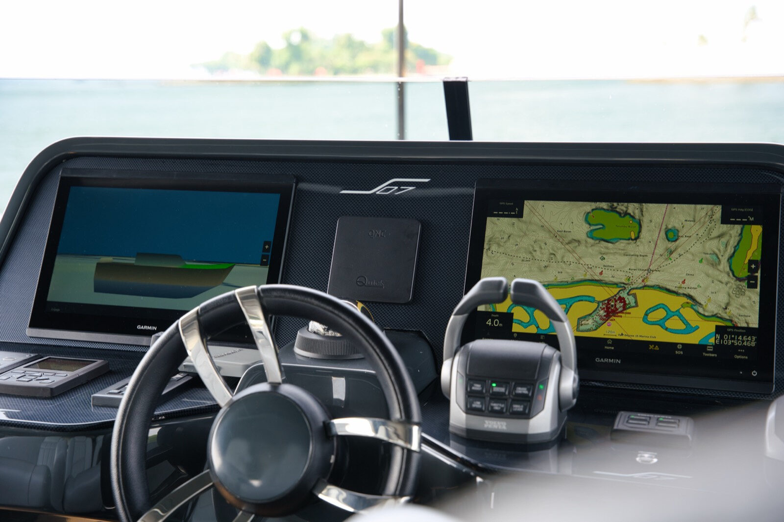 The Manda 72 Luxury Motor Yacht — Avelis Singapore