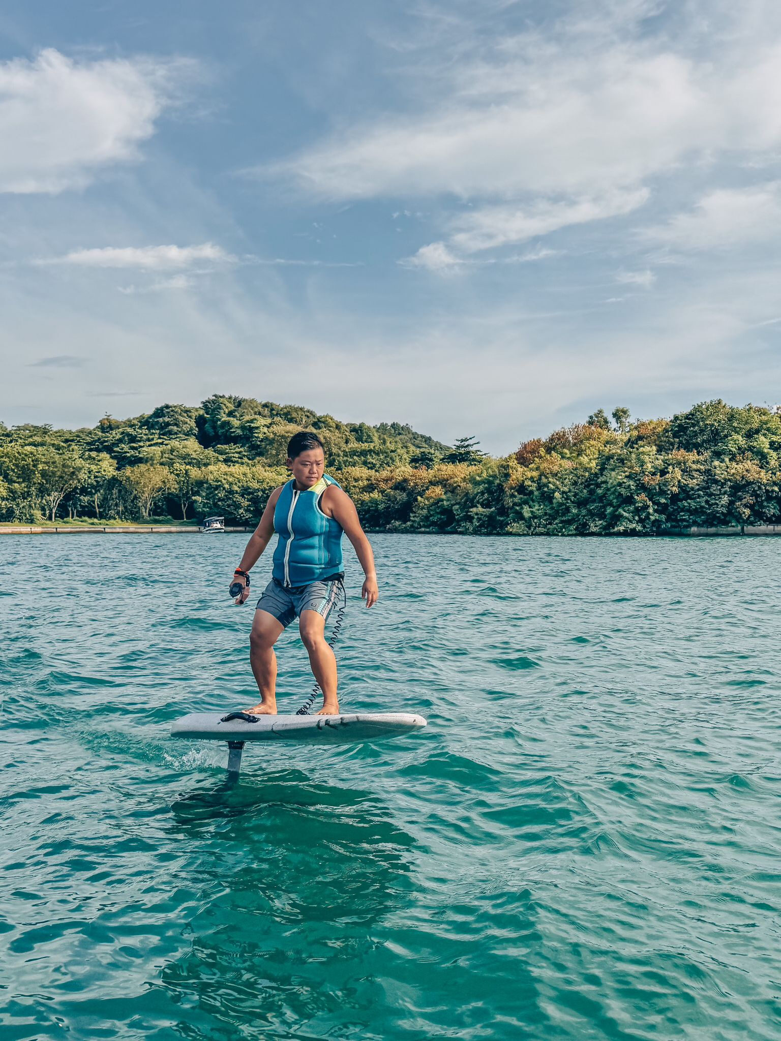 The Aquitalia 68 Motor Yacht – Guest on an electric hydrofoil board – Avelis Yachts Singapore